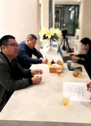 管理层下一线：步入前方现。航舛线焦虑