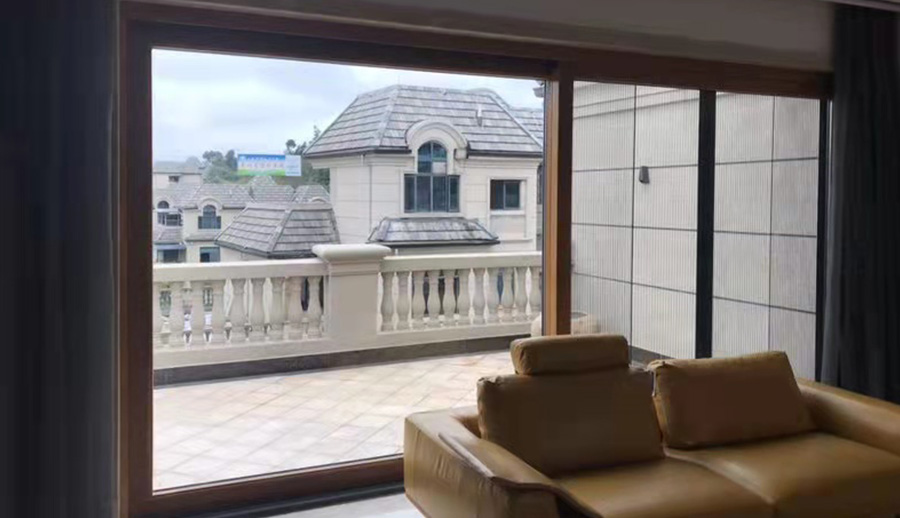 贵阳港开阳港区北上长江首航仪式举行 14艘满载矿石货船竞发长江