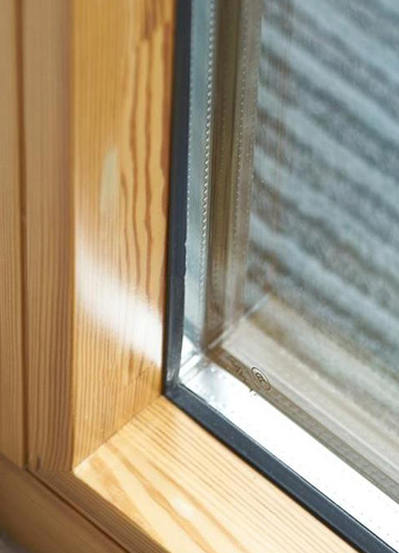 使用聚硫胶和使用硅酮胶的窗有什么区别？