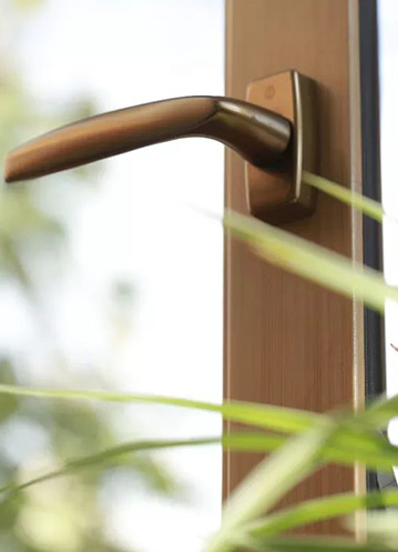 jdb电子试玩平台窗业创业板上市 | 王一新 张起翔出席上市仪式