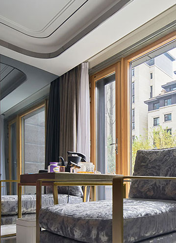 家里养小猫咪的你，更需要封阳台！