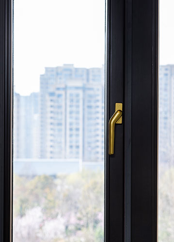 中小学生需要的不只是营养午餐，还有安静的学习环境