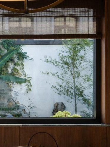 这时倾开窗户，还真是明智！